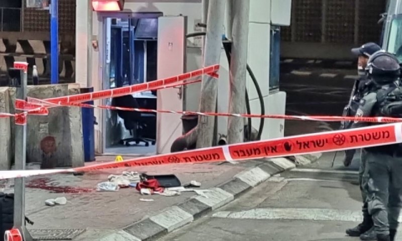 המחבל יצא מהרכב וירה בלזר מטווח אפס [צילום: קבוצת מדברים תקשורת]