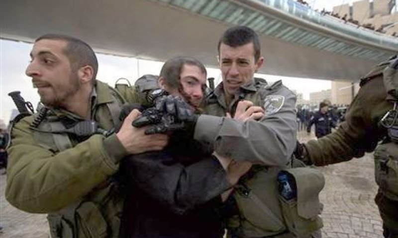 הבטיח שלא ייצא להפגין [צילום: AP]