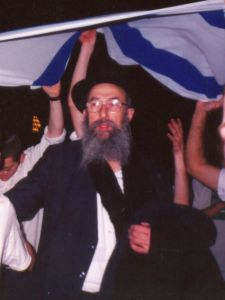 [הרב צבי טאו. ביזוי תלמידי חכמים]