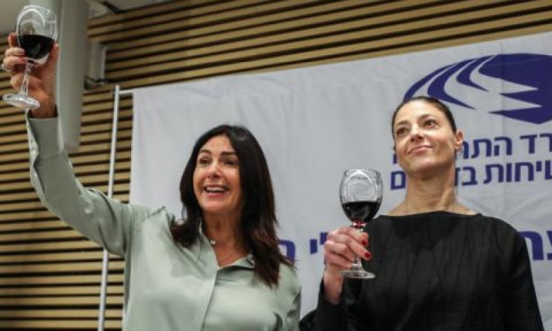 מיכאלי ורגב בטקס החפיפה הקודם [צילום: אוליביה פיטוסי/פלאש 90]