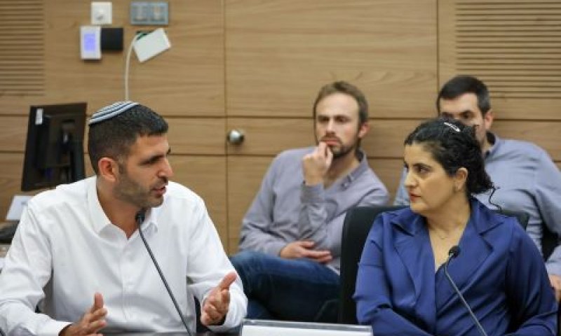 שגית אפיק, שלמה קרעי [צילום: נועם מושקוביץ/דוברות הכנסת]