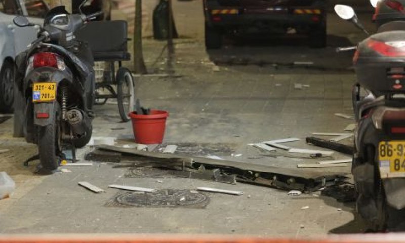 זירת התפוצצות הכטב"ם בתל אביב [צילום: עודד בלילטי/AP]