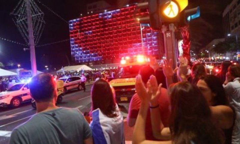 [צילוחגיגות ספונטניות בכיכר רבין ם: פלאש 90]