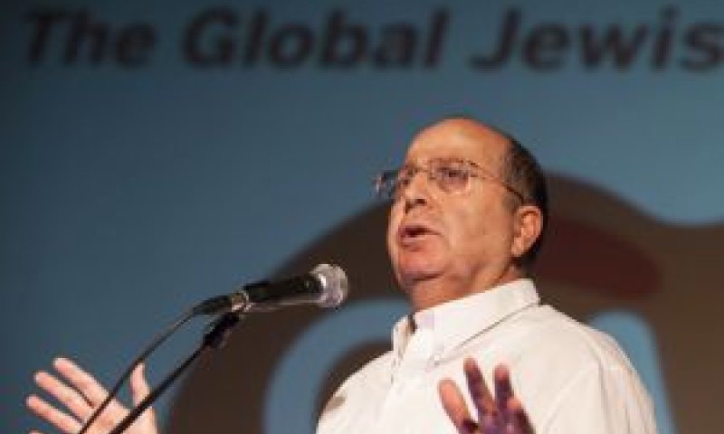 השר משה יעלון. "העסקה שנחתמה בז'נבה - כניעה למתקפת חיוכים אירנית" [צילום: פלאש 90]