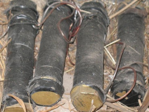 מטעני הצינור שהתגלו על גופו של המחבל