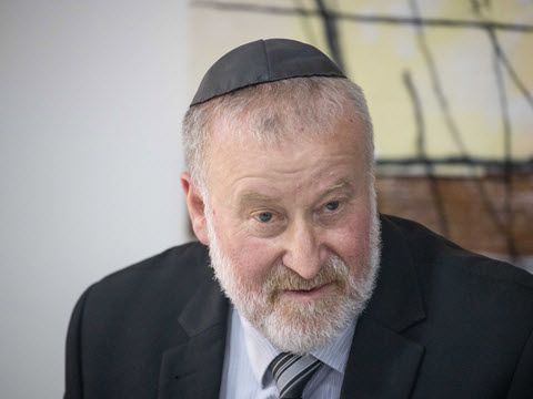 מנדלבליט. מגונן על עצמי [יונתן זינדל/פלאש 90]