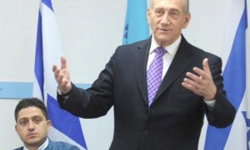 אולמרט בפגישה עם ראשי הרשויות בדרום [צילום: פלאש 90]