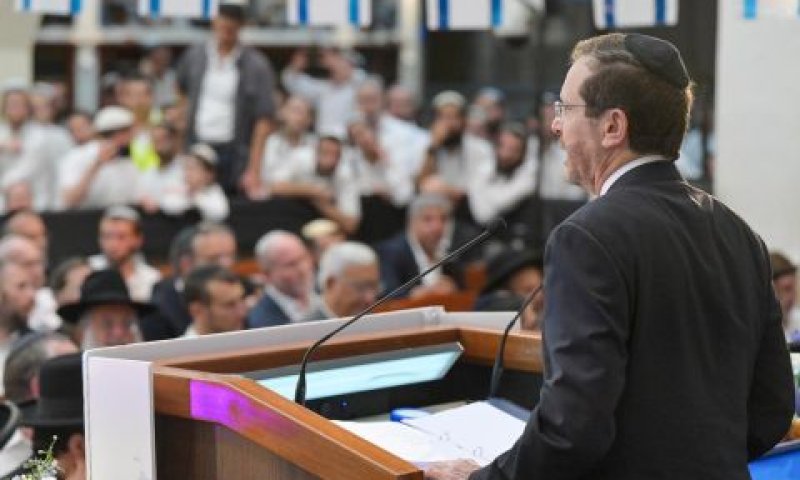הנשיא הרצוג נואם בבית המדרש [צילום: קובי גדעון/לע"מ]