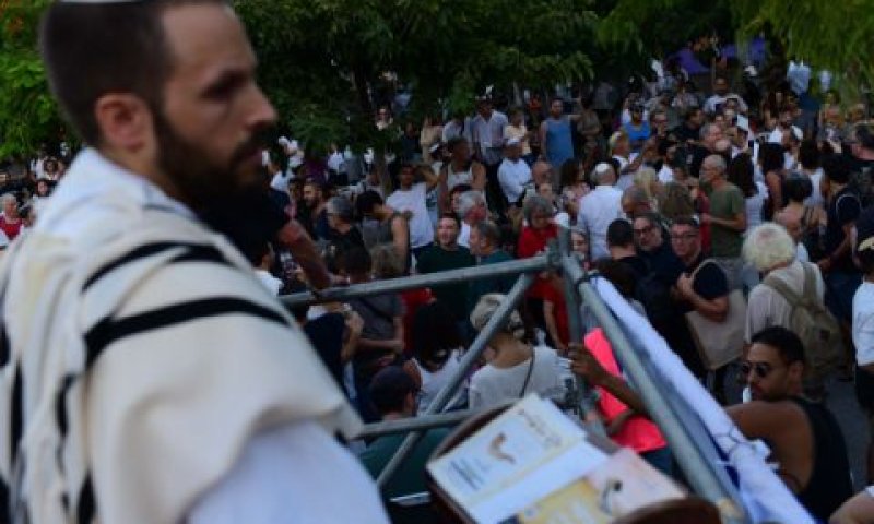 בימת התפילה של ראש יהודי ביום כיפור [צילום: תומר נויברג/פלאש 90]