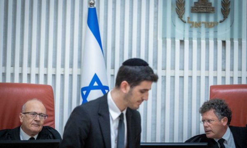 עמית ואלרון. מאבקי כוח בצמרת [צילום: יונתן זינדל/פלאש 90]