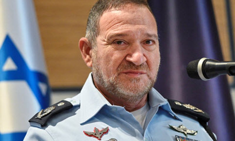המפכ"ל שבתאי. "ויתור פסול ובלתי חוקי על שיקול הדעת" [צילום: מיכאל גלעדי/פלאש 90]