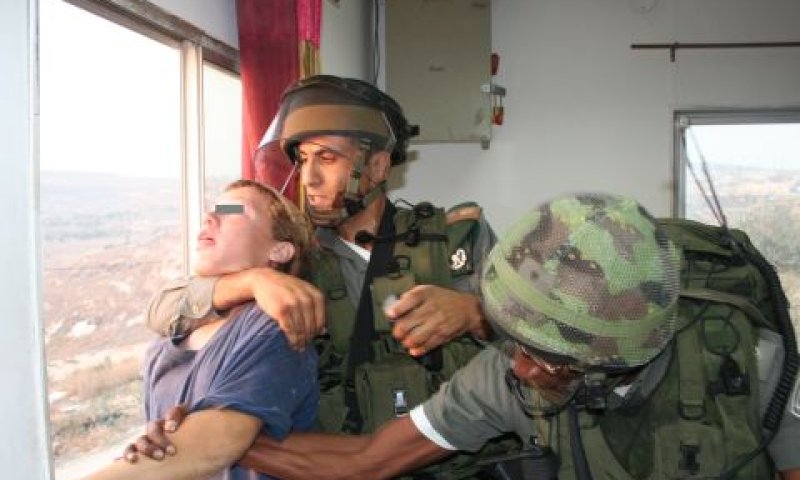 אלימות משטרתית נגד קטין בחוות גלעד