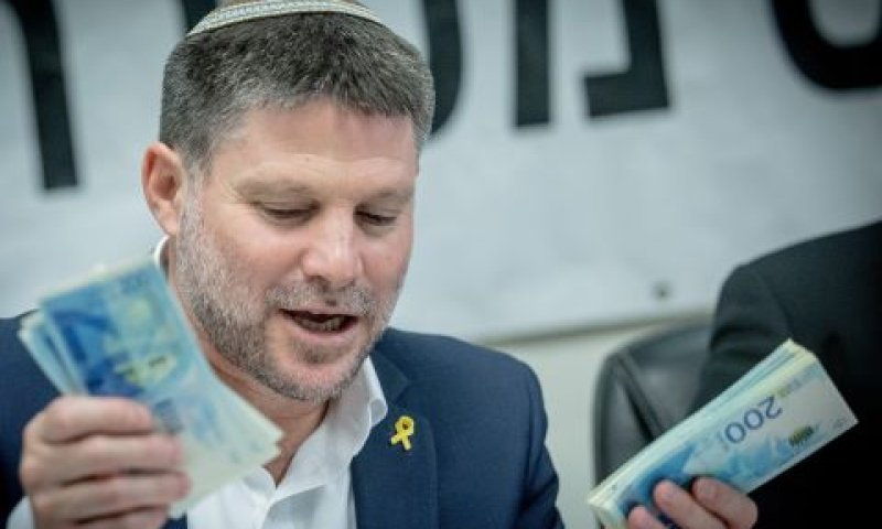 "בעזרת השם נוכל לייצב את יחס חוב-תוצר" [צילום: חיים גולדברג/פלאש 90]