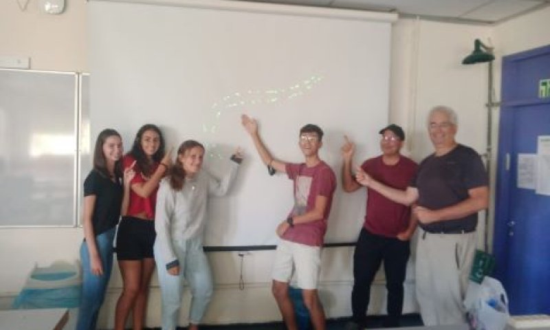 חלק מהתלמידים והחוקרים [צילום: טטיאנה איטקין]