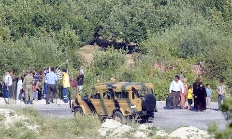 פליטים סורים ליד הגבול הטורקי [צילום: AP]
