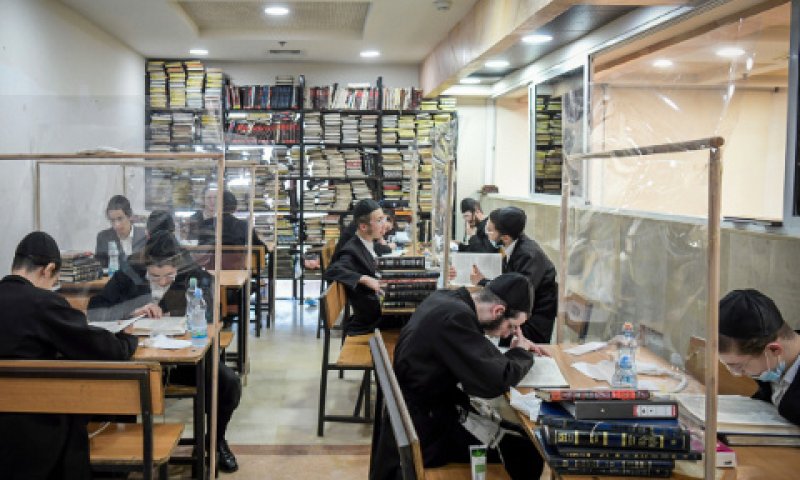 ישיבה של גור בב"ב [צילום: יוסי זליגר/פלאש 90]