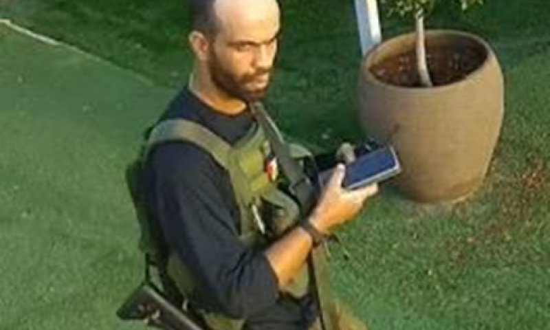 שתה קולה מהמקרר מול ילדי הנרצח [צילום: דובר צה"ל]