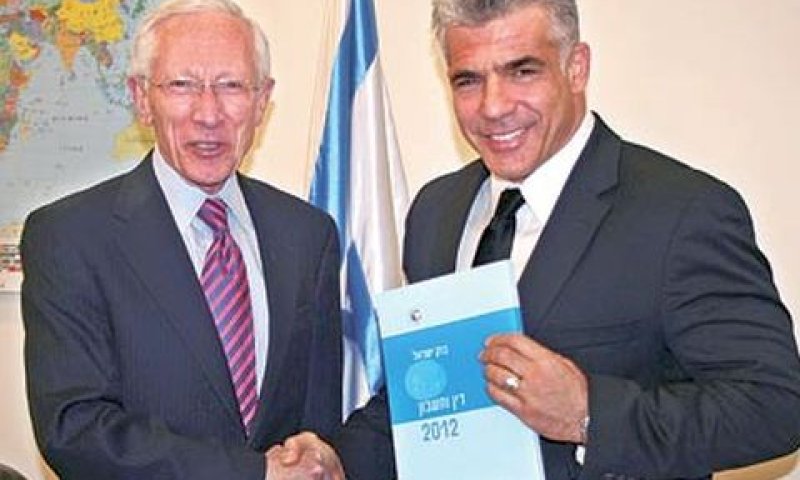 לפיד ופישר. סדר בהסדר [צילום: דוברות האוצר]