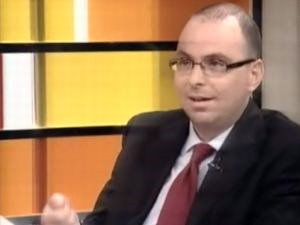 עו"ד יניב. בשם המשפחה