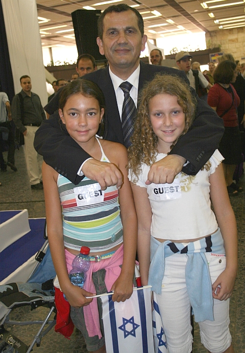 שר הקליטה עם שתי עולות
