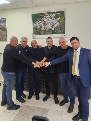 עובדים ביחד [צילום: דוברות חצור הגלילית]