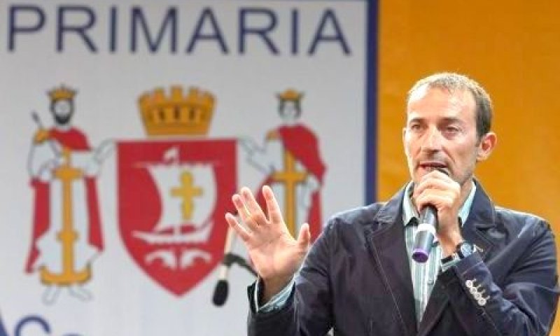 מאזאר. חבר פרלמנט [צילום: האתר הרשמי]