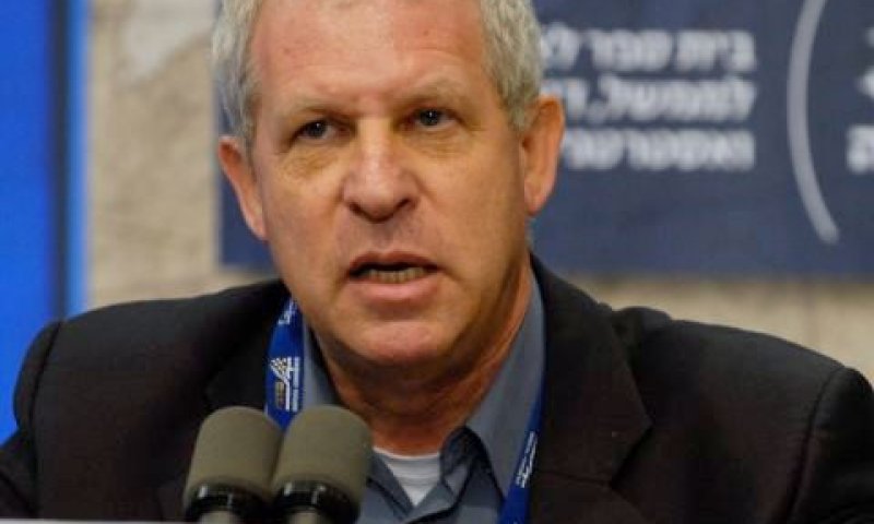 קורא לחברי הכנסת לנהוג כמותו [יותם פרום]