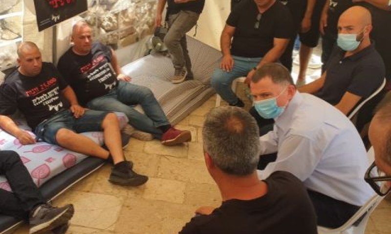 אדשלטיין בביקור במאהל המחאה