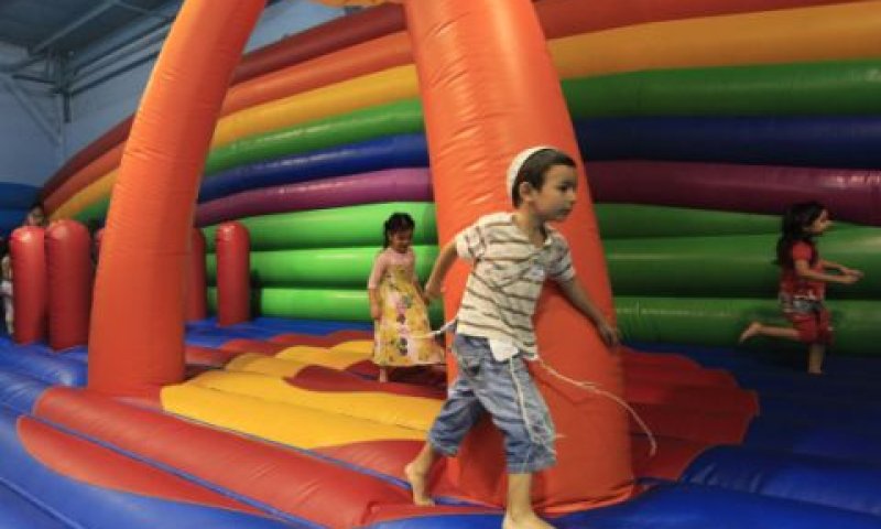 מרוויחים על חשבון הקהל השבוי [צילום: פלאש 90]