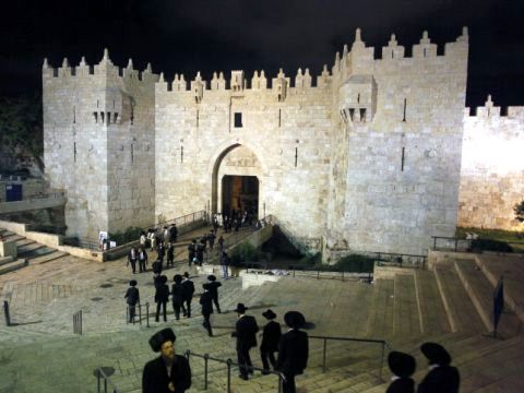 הכניסה לשער שכם לפני הגעת ההמונים [צילום: פלאש 90]