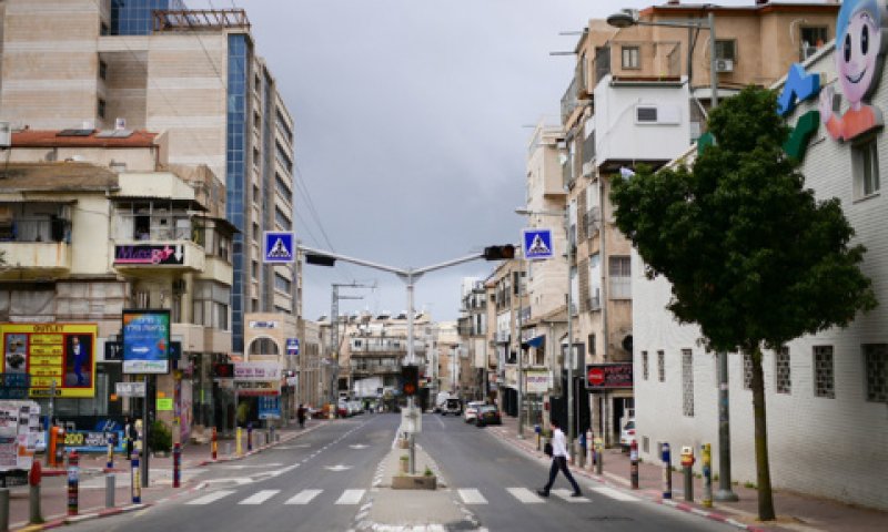תושבים יוכלו לצאת מהעיר לעבודותיהם [צילום: תומר נויברג/פלאש 90]