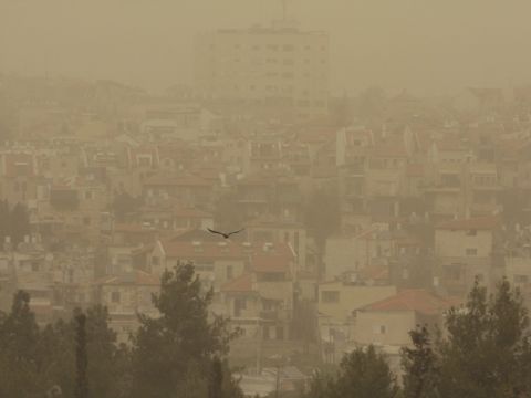 בצמוד לבתי מגורים [צילום: פלאש 90]