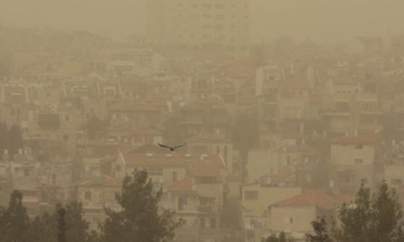 אבק זה לא חמץ [צילום ארכיון: פלאש 90]