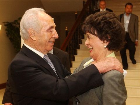 שמעון פרס ומרילין קרלסון [AP]