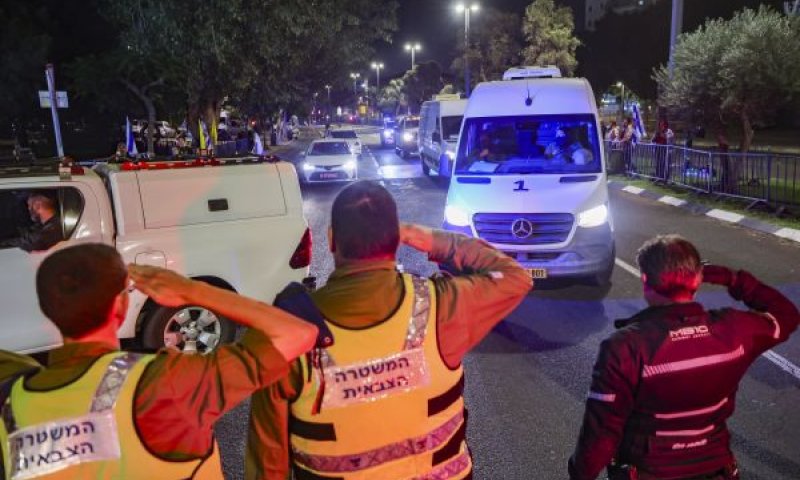 העברת ארונות חללים [צילום: ג'מאל עוואד/פלאש 90]