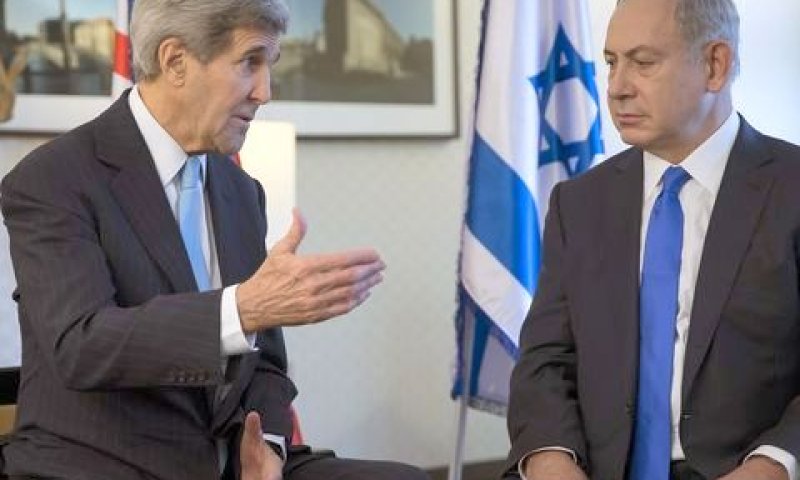 נתניהו וקר. שיחה טעונה [צילום: קרלו אלגרי/AP]