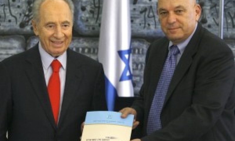 ד"ר אריק כרמון עם הנשיא שמעון פרס [צילום: פלאש 90]