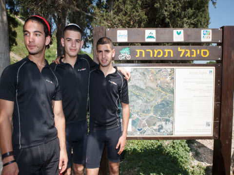 [צילום: אנצ'ו גוש, ג'יני]