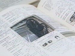 טלפון סלולרי שהוסלק בתוך ספר קוראן