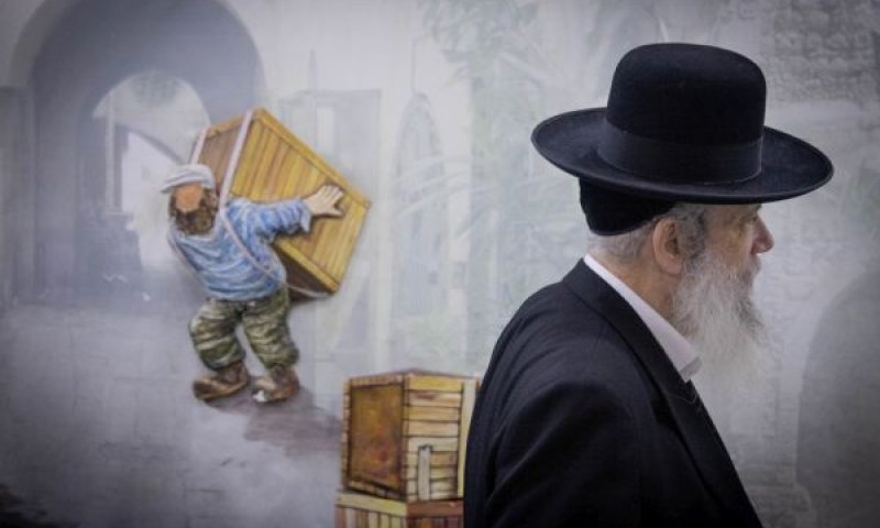 זייברט. האדרת ראש העיר בפרסומי העירייה [צילום: חיים גולדברג/פלאש 90]