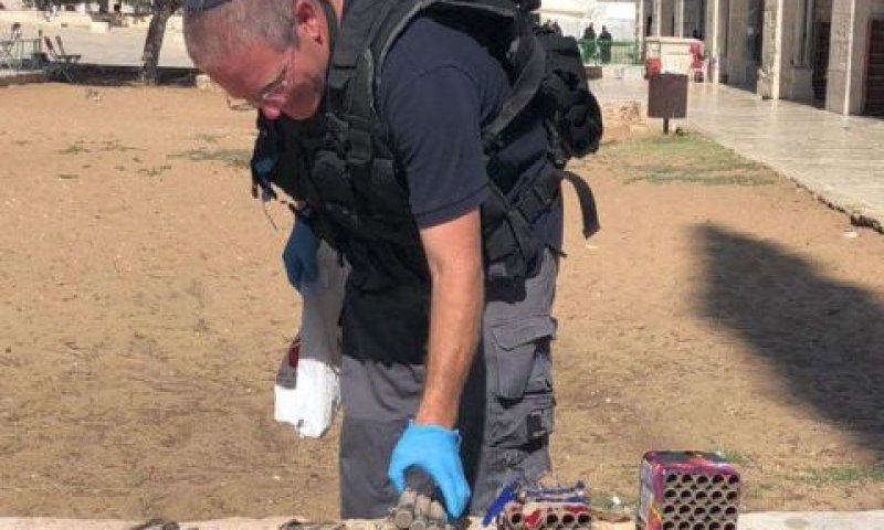 כוורות הזיקוקין בהן נעשה שימוש נגד השוטרים [צילום: משטרת ישראל]