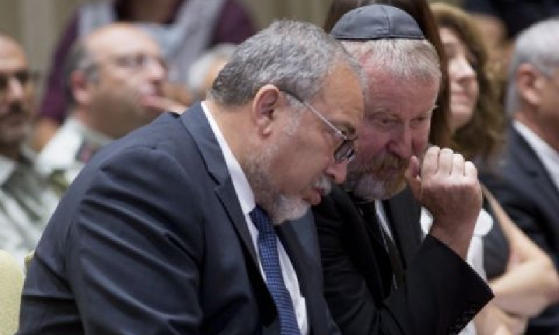 מנדלבליט וליברמן. המכתב פורסם [צילום: יונתן זינדל, פלאש 90]