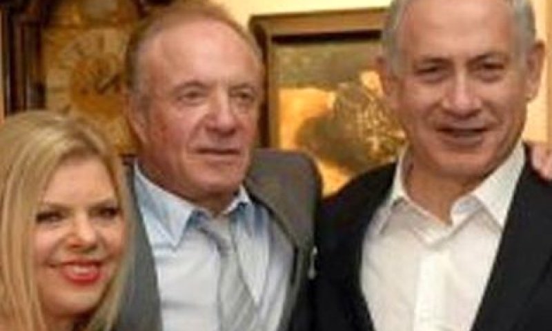 הזוג נתניהו עם ג'יימס קאן [צילום: צילום מסך]