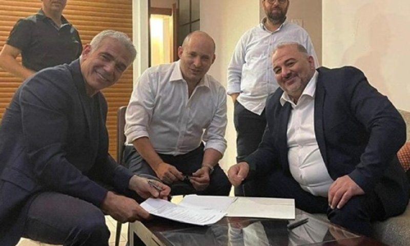 עבאס לפיד ובנט. הסכם קואליציוני [צילום: רע"מ]
