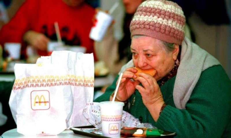 רשת מקדונלד'ס השאירה חלל לאחר שלושים שנות פעילות ברוסיה [צילום: רודי בלהה, AP]