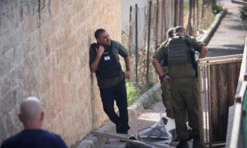 התנאי לפיצויים - תשלום שכר עבודה לעובדים בעסקים [צילום: יונתן זינדל/פלאש 90]