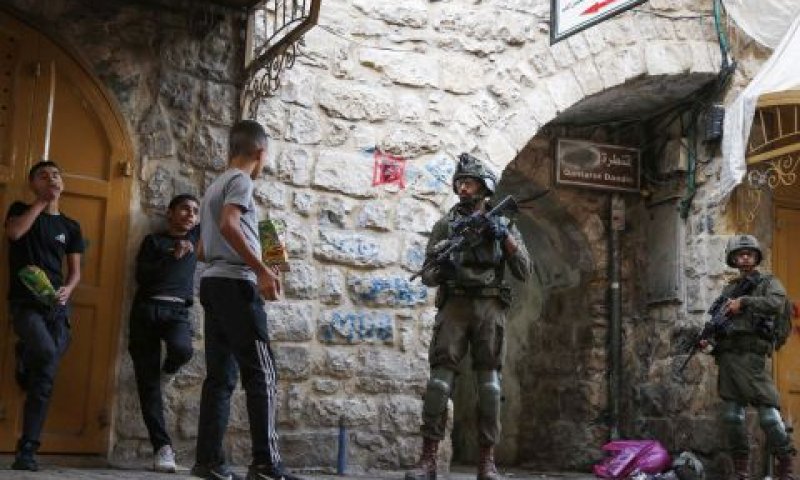 לוחמי מג"ב ברחובו בחברון [צילום: ויסאם השלמון/פלאש 90]