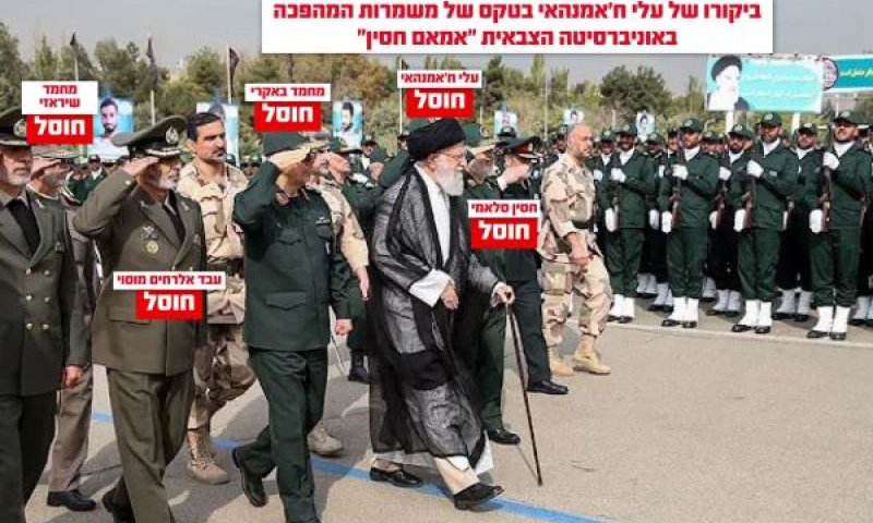 עלי חמינאי מסייר במקום