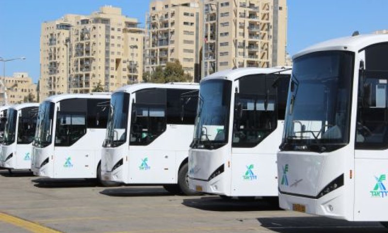 דרך אגד. יוצאת לדרך [צילום: צבי וינשטוק]
