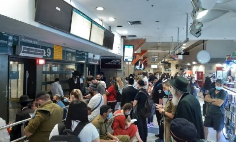 התחנה המרכזית בירושלים היום לפנות ערב